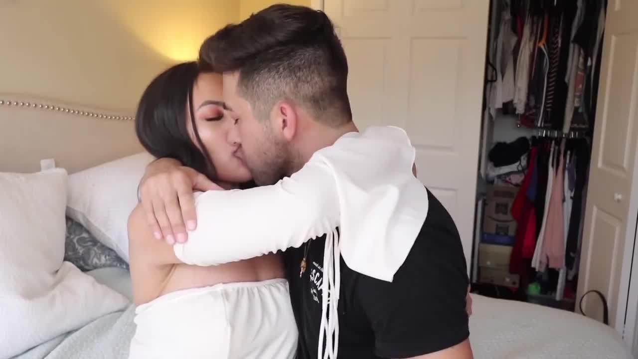 Star reccomend youtuber kisses sister