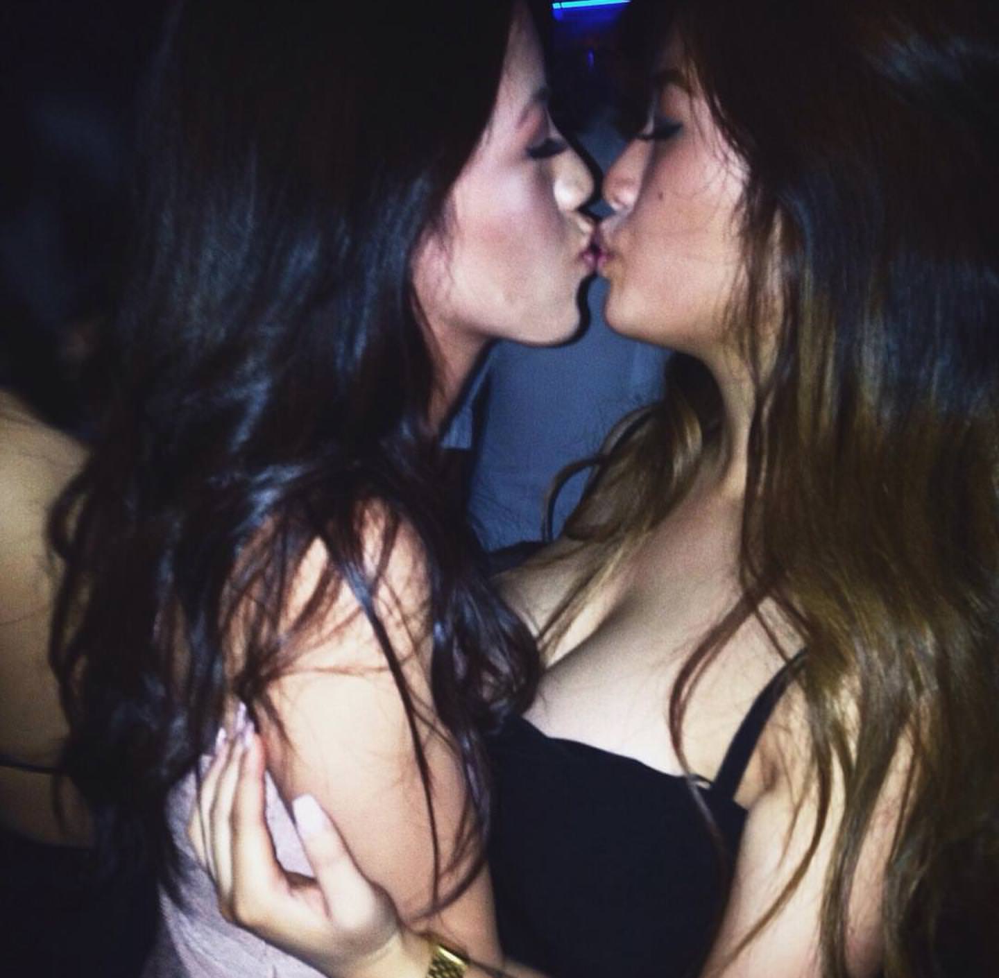 best of Club making out