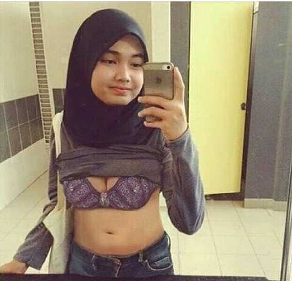 Naked hijab girl