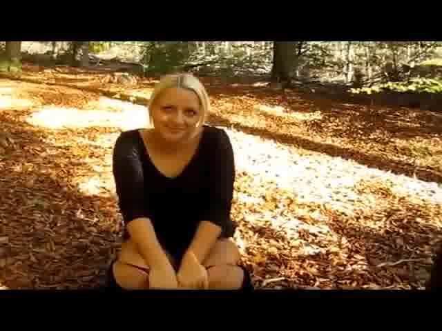 Blonde pees the woods