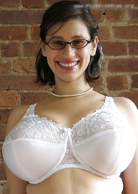 Zee-donk reccomend big tits bra white