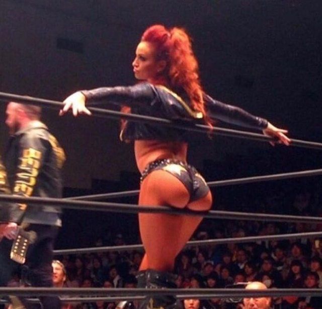 Maria wrestling
